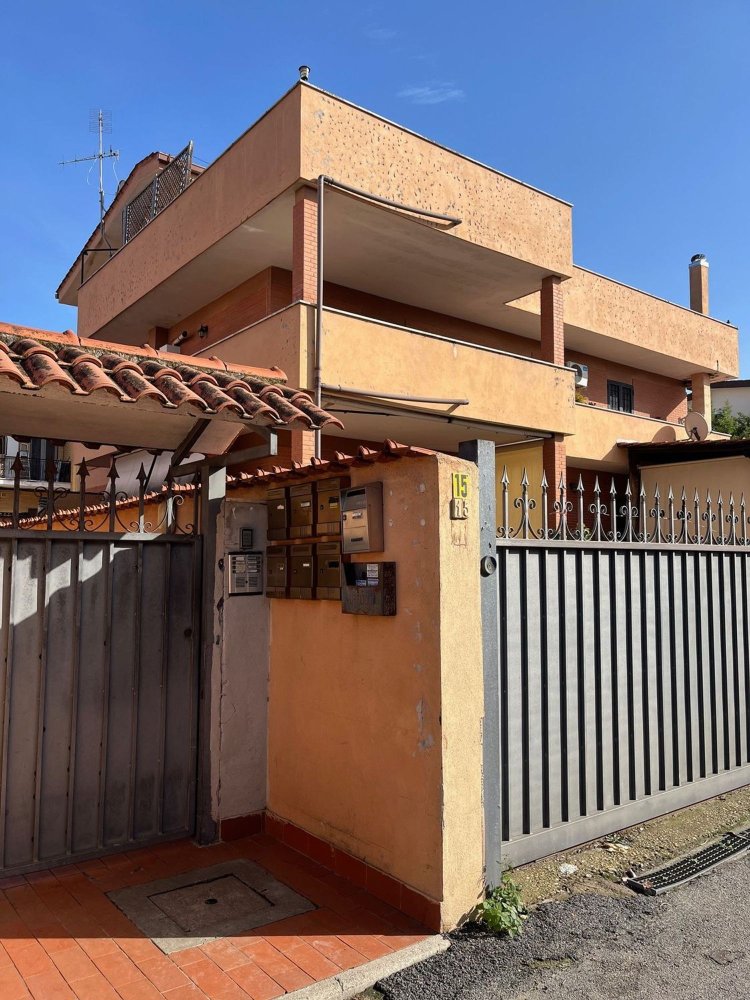 2غرفة شقة في Rome, Italy رقم 82580