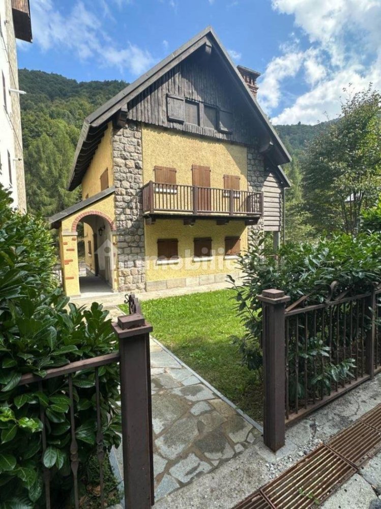 2 bedrooms Apartment in Limone Piemonte, Italy No. 389078