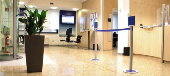 Oficina en Lurago d'Erba, Italy 633 m² No. 380578 3