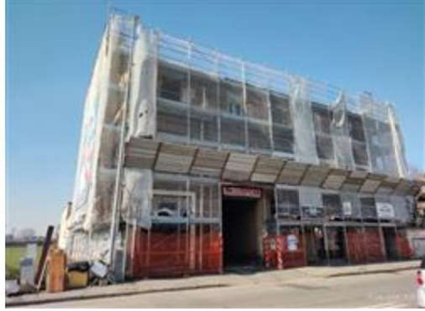 2-salle Appartement à Monza, Italy No. 6647