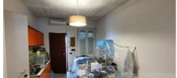 2-salle Appartement à Monza, Italy No. 6647 3