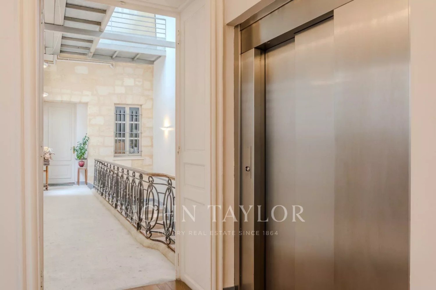 2 bedrooms Duplex in Bordeaux, France No. 298721