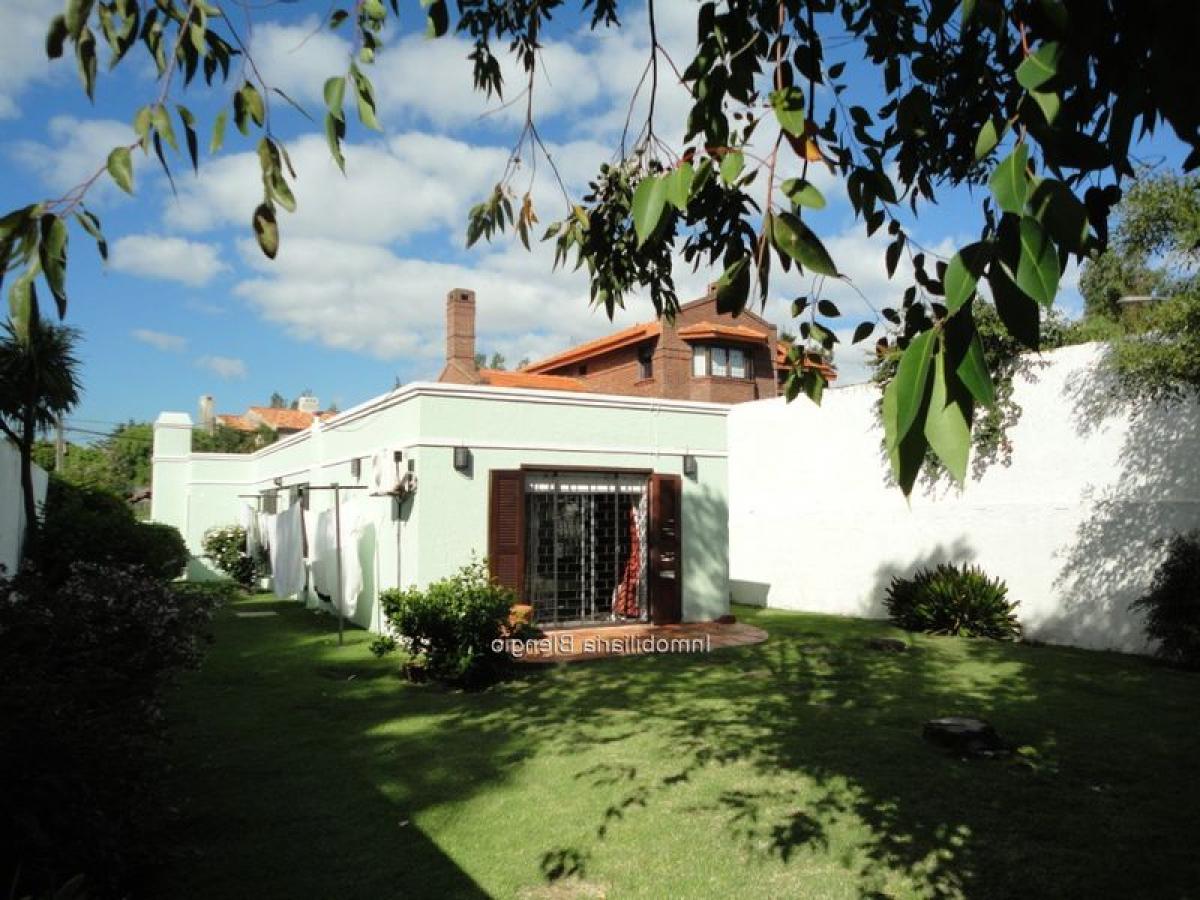 3 bedrooms House in Montevideo, Uruguay No. 12562