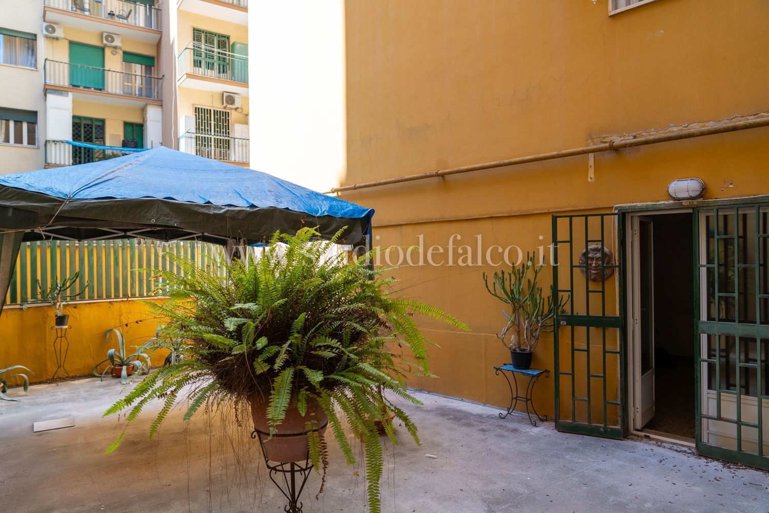 4 bedrooms Apartment in Naples, Italy No. 376488