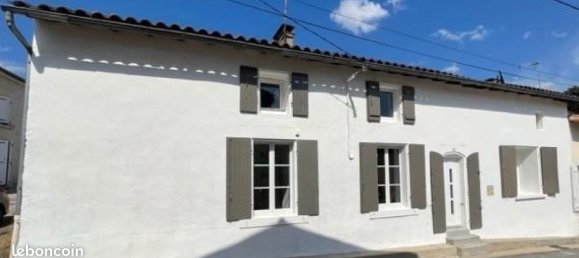 3 bedrooms House in Javrezac, France No. 340110 2