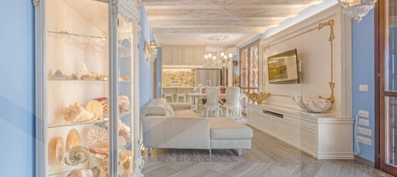 5 rooms Penthouse in Reggio Emilia, Italy No. 17089 3