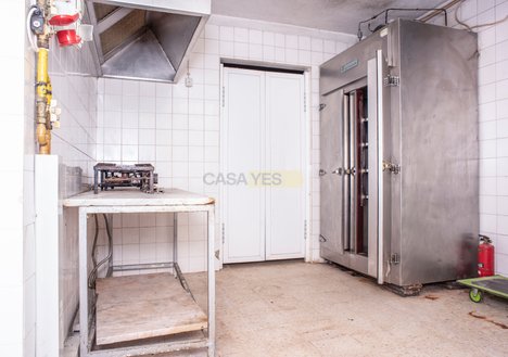 215m² Commercial property in Lisbon, Portugal No. 110312