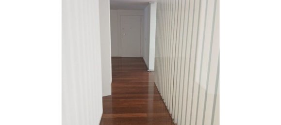 3 bedrooms Apartment in Porto, Portugal No. 132209 5