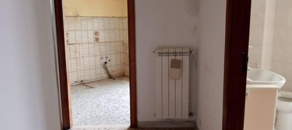 Квартира с 4 комнатами в Авеллино, Италия № 128872 16