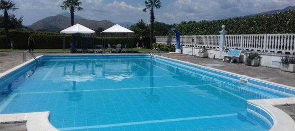 4 bedrooms Villa in Cassino, Italy No. 670 3