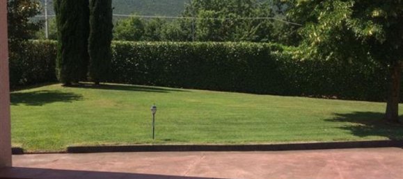 4 bedrooms Villa in Cassino, Italy No. 670 6