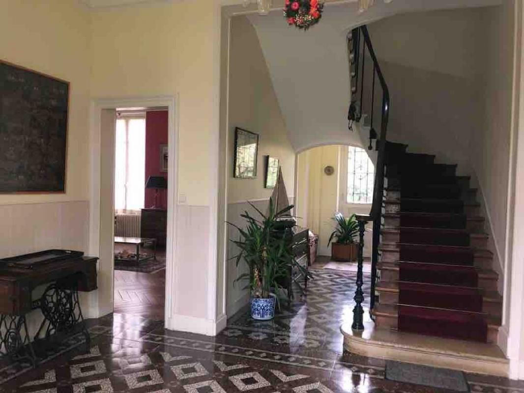 8 bedrooms House in Guyancourt, France No. 165942