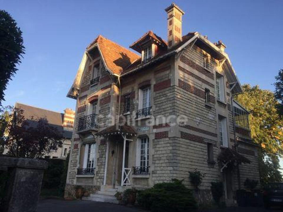 6 bedrooms House in Soissons, France No. 4272