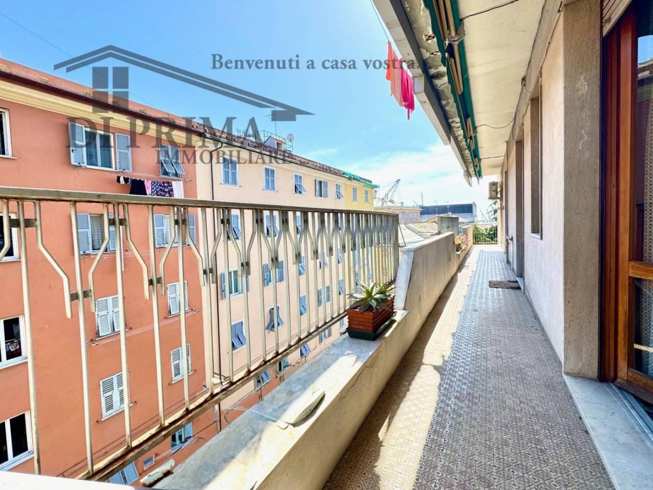 4 rooms Apartment in Genoa, Italy No. 65077