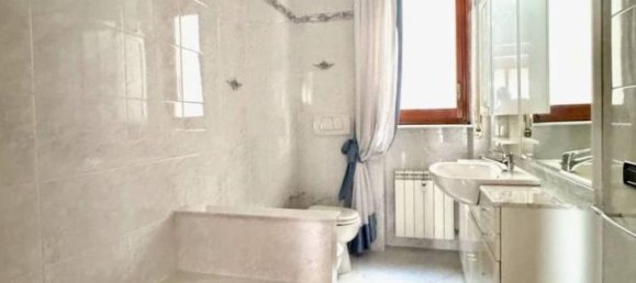 4 rooms Apartment in Genoa, Italy No. 65077 7