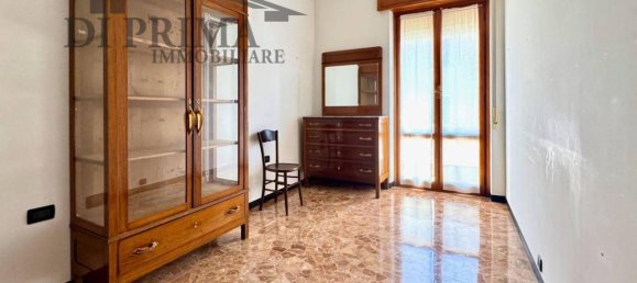 4 rooms Apartment in Genoa, Italy No. 65077 3