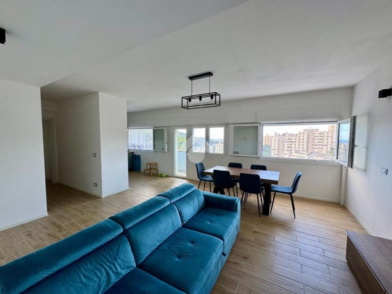 Apartamento de 4 dormitorios en Genoa, Italy No. 335542