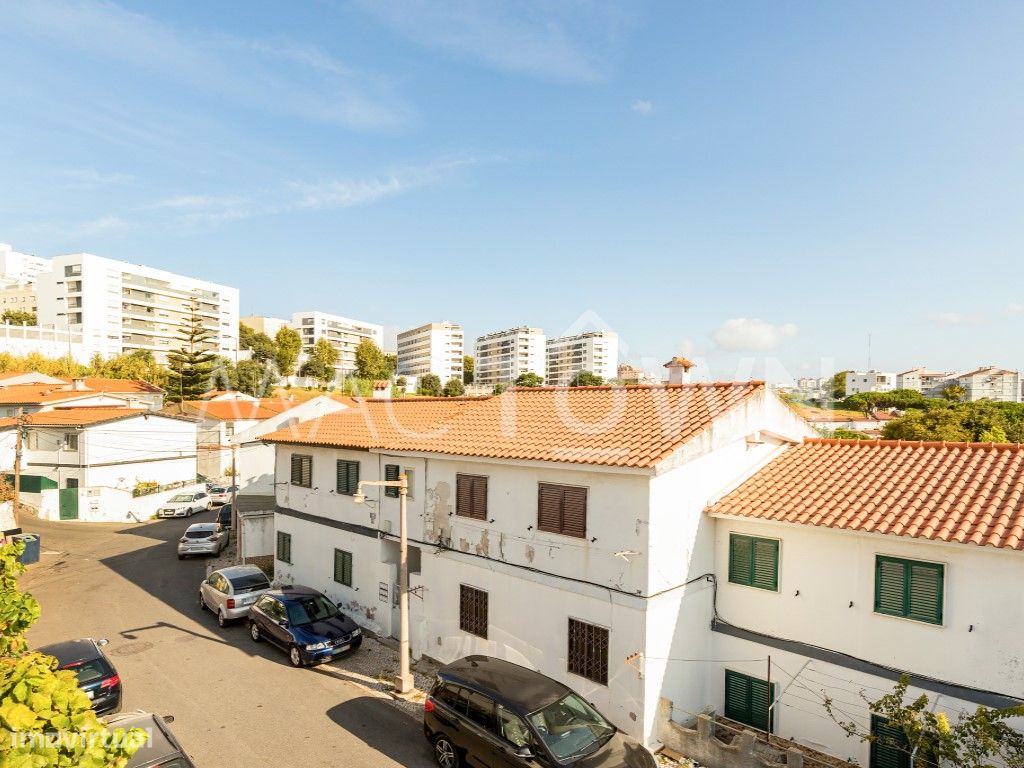 3 bedrooms Apartment in Lisbon, Portugal No. 329727