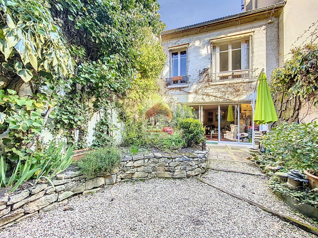 6 rooms House in Suresnes, France No. 114640