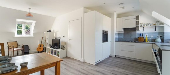 2 bedrooms Apartment in Tadworth, United Kingdom No. 9723 2