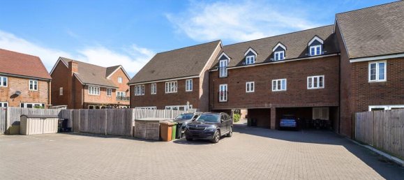 2 bedrooms Apartment in Tadworth, United Kingdom No. 9723 6