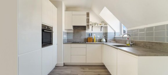 2 bedrooms Apartment in Tadworth, United Kingdom No. 9723 4