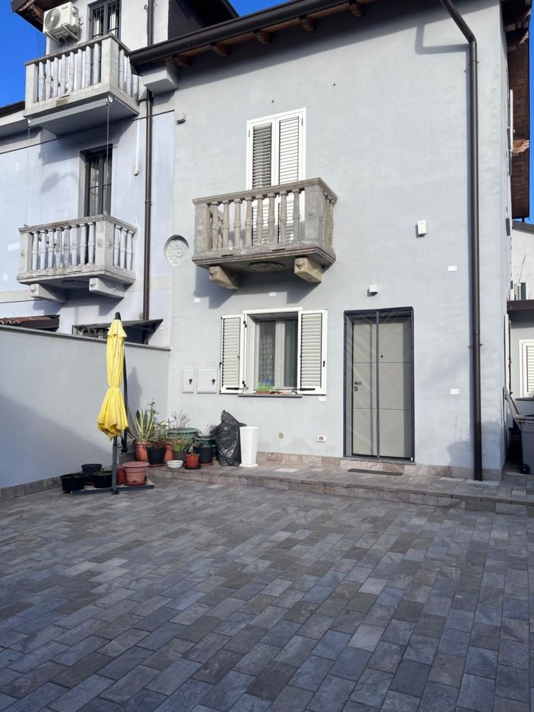 5 bedrooms House in Belgioioso, Italy No. 372545