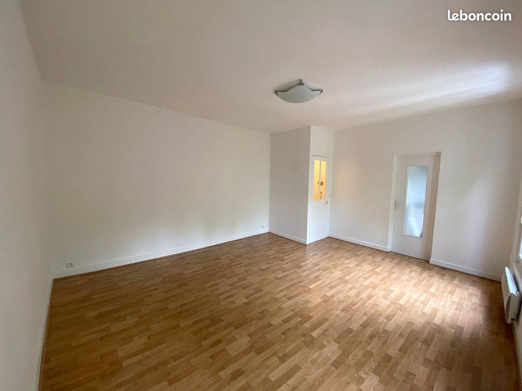 Studio à Le Bourget, France No. 291211