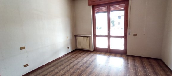 7-Zimmer Haus in Oleggio, Italy, Nr. 115578 2