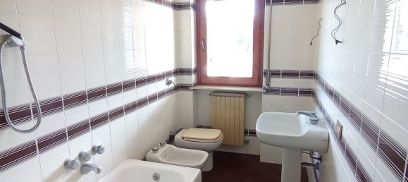 7-Zimmer Haus in Oleggio, Italy, Nr. 115578 6