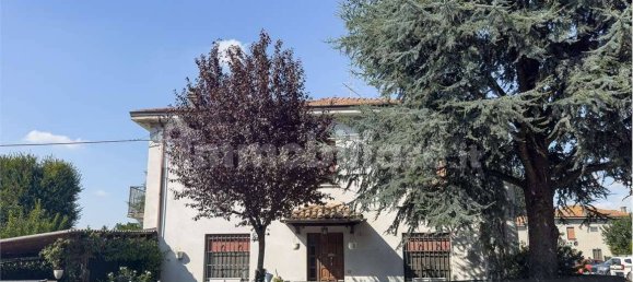 3 Schlafzimmer Haus in Novi di Modena, Italy, Nr. 292079 8