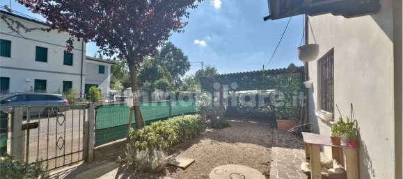 3 Schlafzimmer Haus in Novi di Modena, Italy, Nr. 292079 3