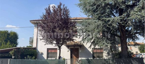 3 Schlafzimmer Haus in Novi di Modena, Italy, Nr. 292079 2