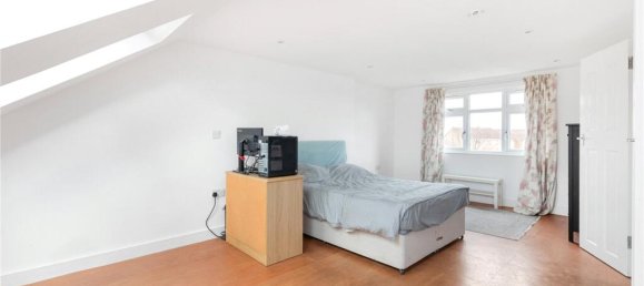 4 bedrooms House in Finchley, United Kingdom No. 3621 25