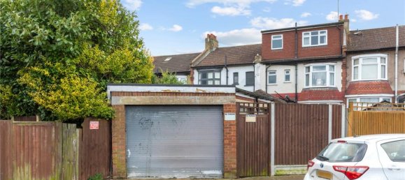 4 bedrooms House in Finchley, United Kingdom No. 3621 32