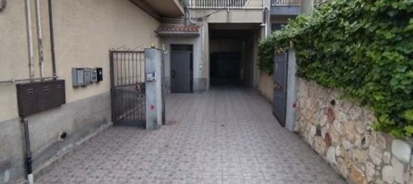 7 rooms Apartment in Mineo, Italy No. 33490 4
