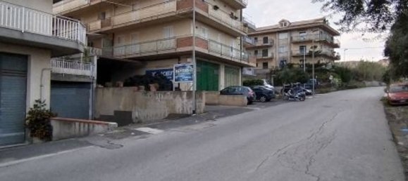7 rooms Apartment in Mineo, Italy No. 33490 3