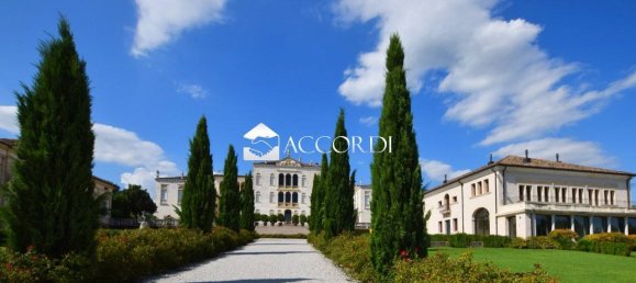 Вилла с 4 спальнями в Азоло, Италия № 363063 2