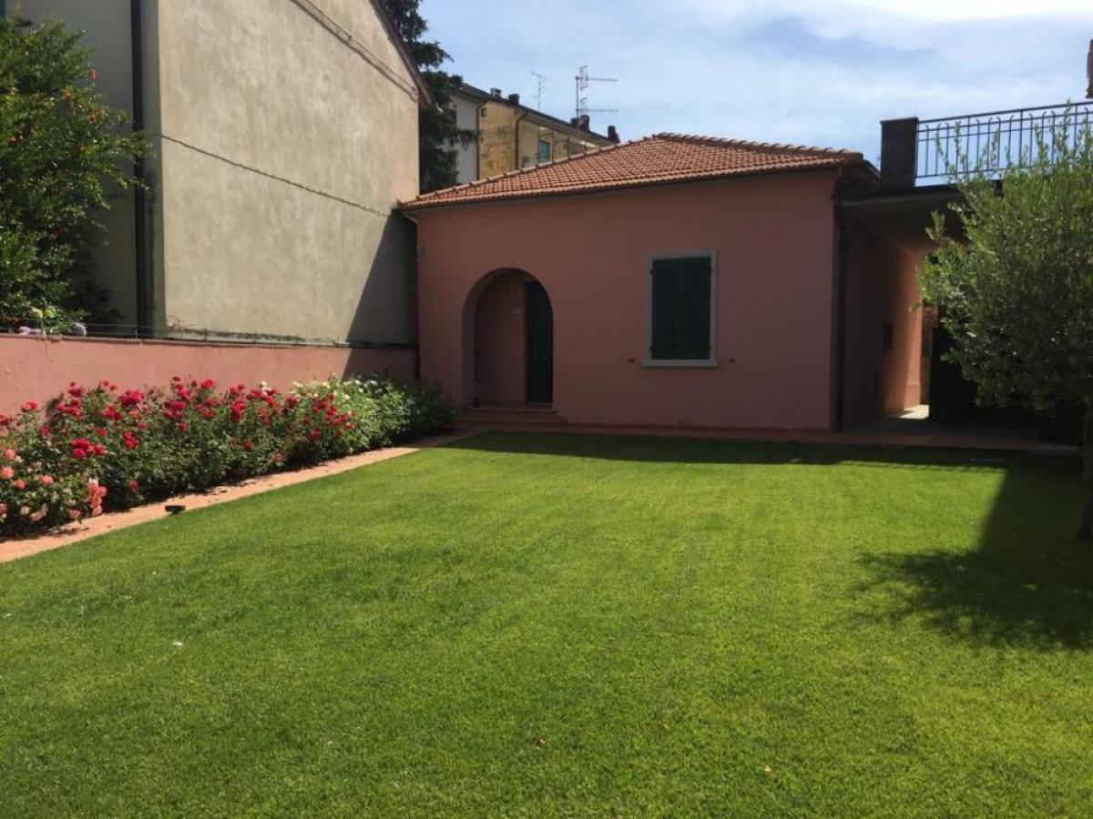 3 bedrooms Villa in Florence, Italy No. 108