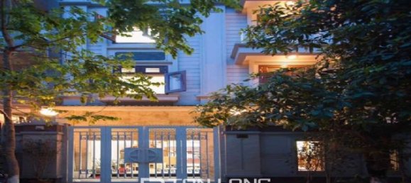 Villa de 5 dormitorios en Long Bien, Vietnam No. 1197 2