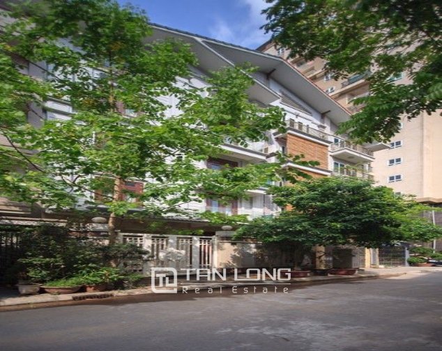 Villa de 5 dormitorios en Long Bien, Vietnam No. 1197