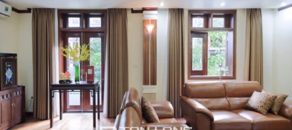 Villa de 5 dormitorios en Long Bien, Vietnam No. 1197 3