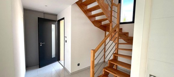 5 bedrooms House in Ain, France No. 339098 4