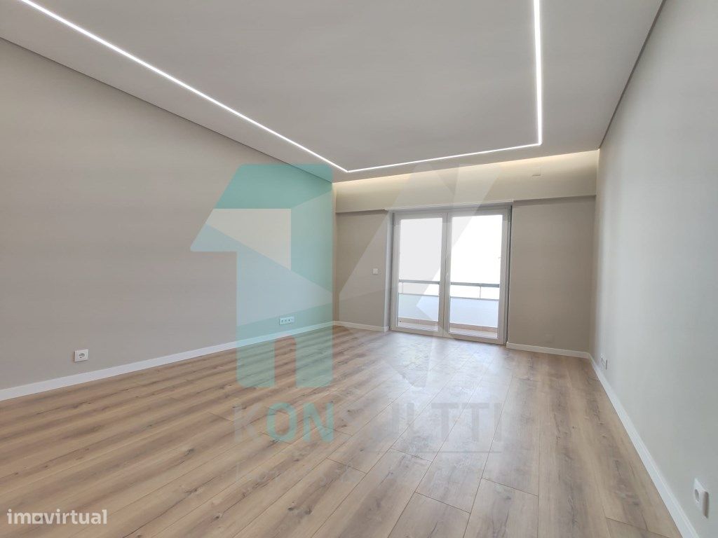 3 bedrooms Apartment in Cascais, Portugal No. 239225