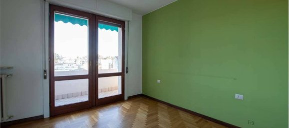 Квартира с 5 комнатами в Варесе, Италия № 331001 33