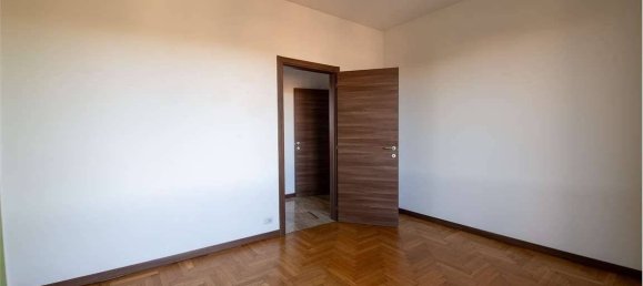 Квартира с 5 комнатами в Варесе, Италия № 331001 58