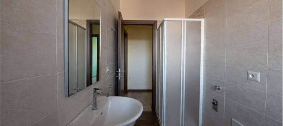 Квартира с 5 комнатами в Варесе, Италия № 331001 31