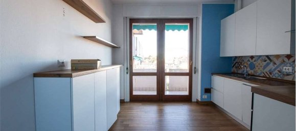 Квартира с 5 комнатами в Варесе, Италия № 331001 39