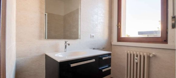 Квартира с 5 комнатами в Варесе, Италия № 331001 42