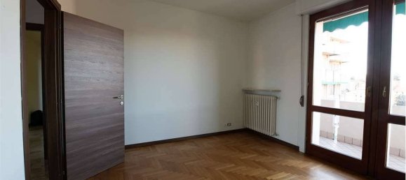 Квартира с 5 комнатами в Варесе, Италия № 331001 57